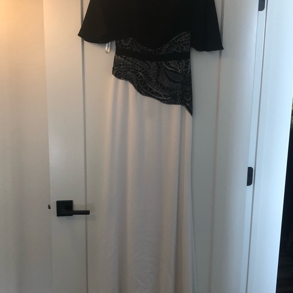 BCBG Elayna Black White Embroidered Gown Size 0 - Picture 8 of 8